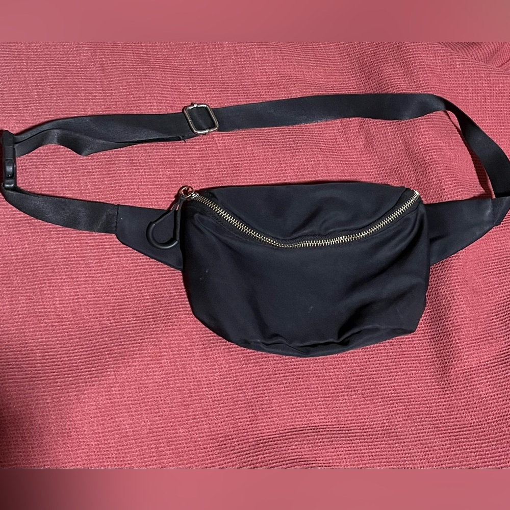 black Wild Fable fanny pack/crossbody bag
